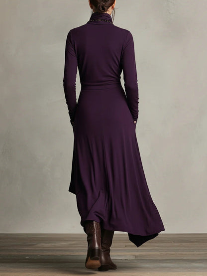Georgia™ | Vestido maxi plisado asimétrico en color morado con cuello alto (collar no incluido)